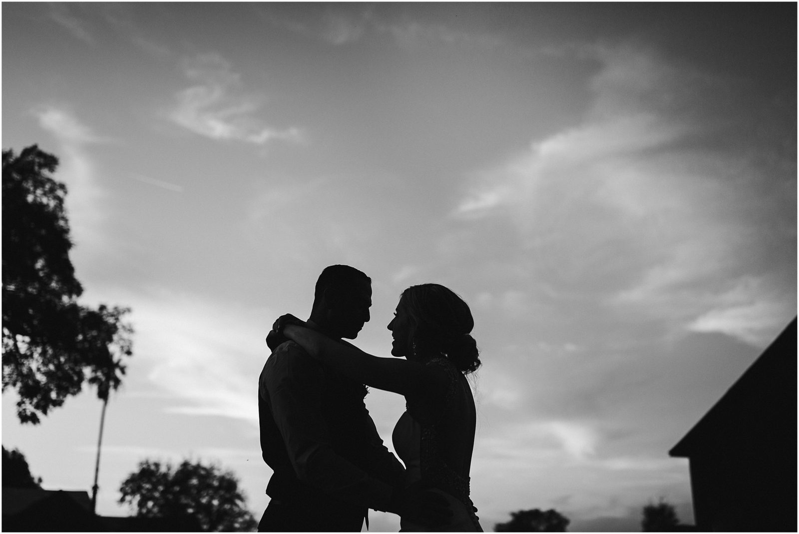 Golden Hour Wedding Photos That Will Convince You to Take Sunset Photos ...