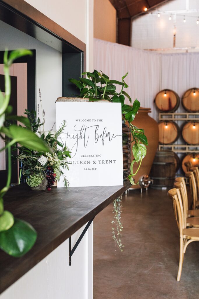 Elegant and Timeless Black and White wedding at The Barn at Pheasant Trail Ranch | Colleen + Trent