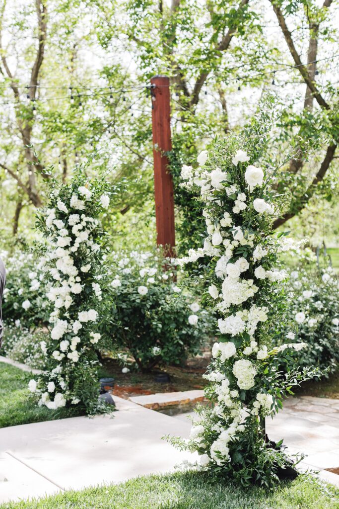 Elegant and Timeless Black and White wedding at The Barn at Pheasant Trail Ranch | Colleen + Trent