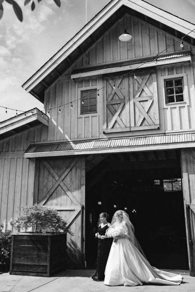 Elegant and Timeless Black and White wedding at The Barn at Pheasant Trail Ranch | Colleen + Trent