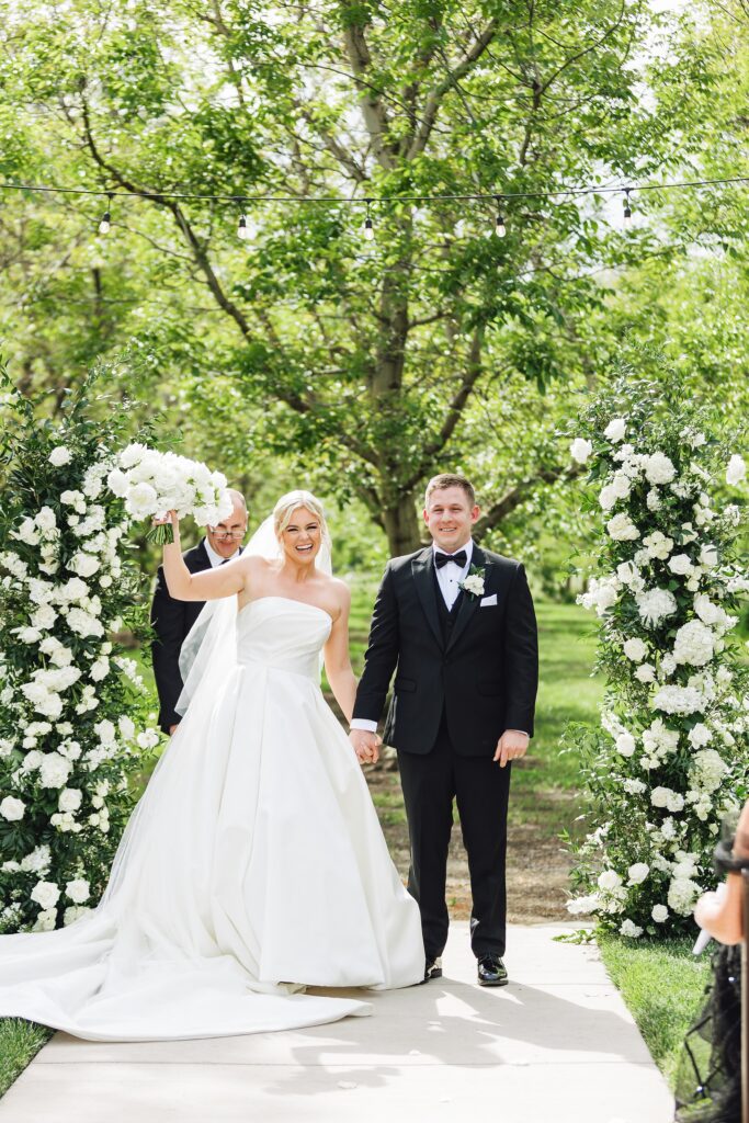 Elegant and Timeless Black and White wedding at The Barn at Pheasant Trail Ranch | Colleen + Trent