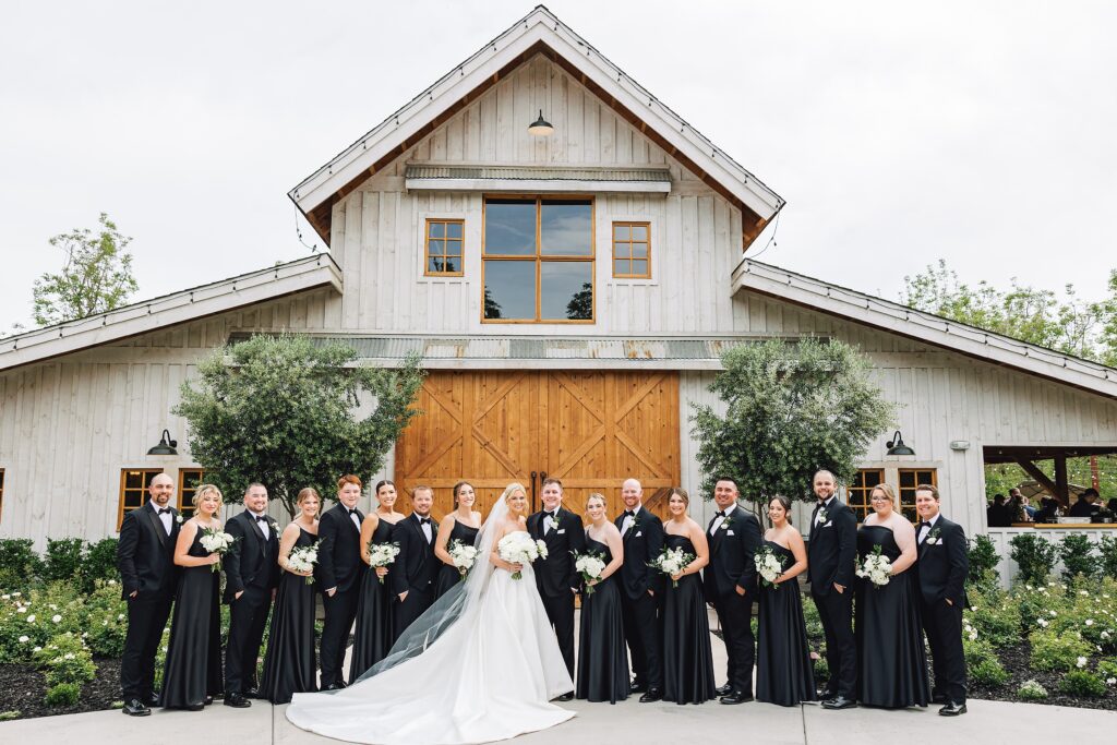 Elegant and Timeless Black and White wedding at The Barn at Pheasant Trail Ranch | Colleen + Trent