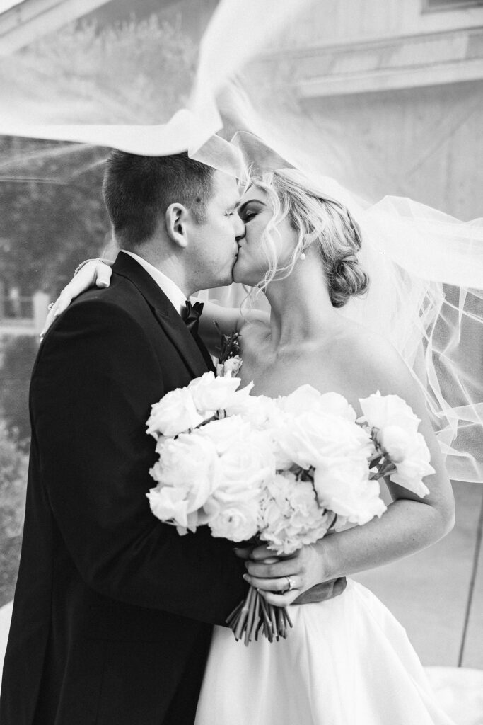 Elegant and Timeless Black and White wedding at The Barn at Pheasant Trail Ranch | Colleen + Trent