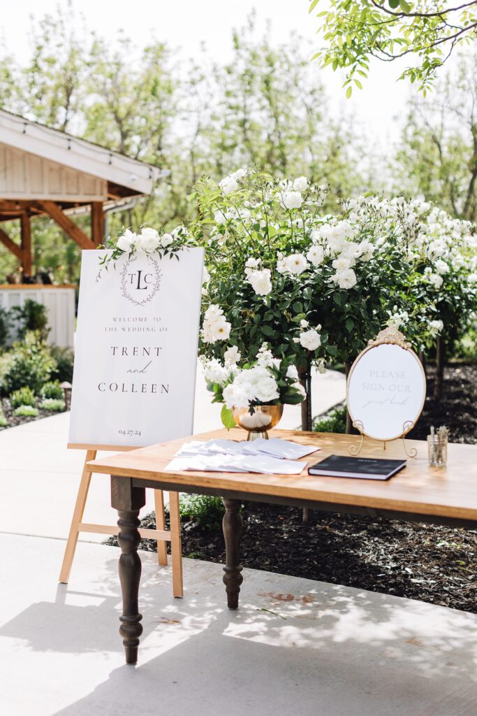 Elegant and Timeless Black and White wedding at The Barn at Pheasant Trail Ranch | Colleen + Trent