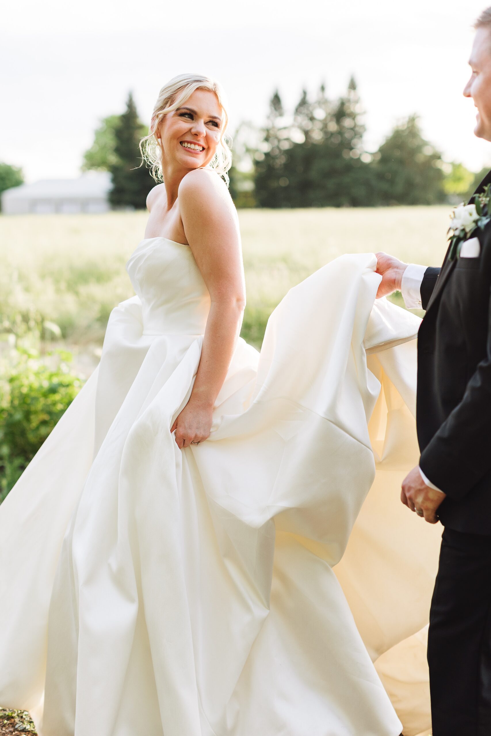 Elegant and Timeless Black and White wedding at The Barn at Pheasant Trail Ranch | Colleen + Trent