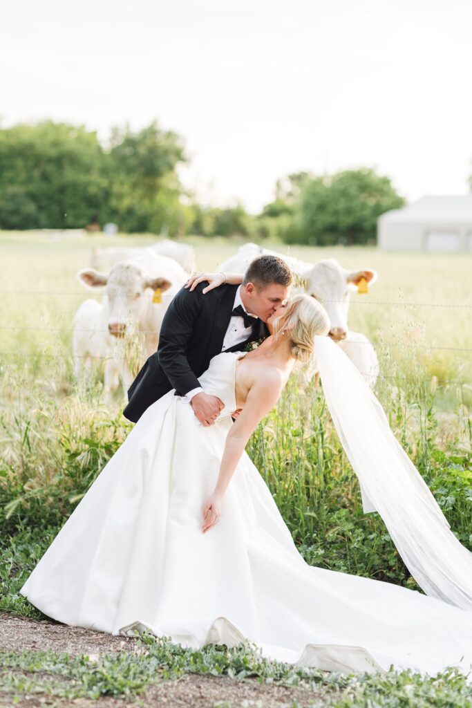 Elegant and Timeless Black and White wedding at The Barn at Pheasant Trail Ranch | Colleen + Trent