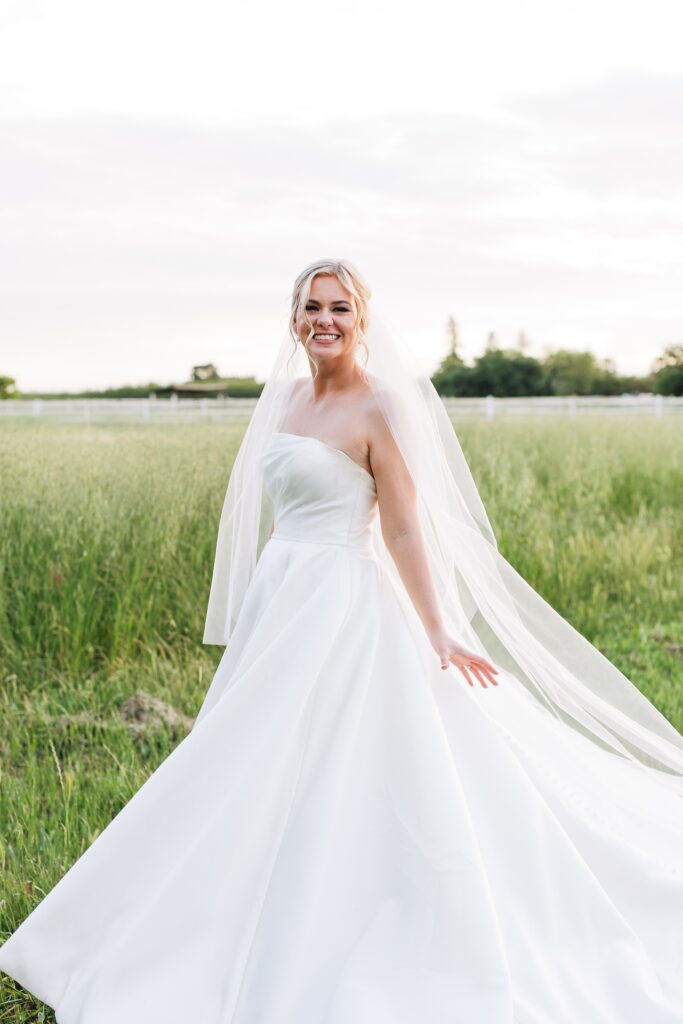 Elegant and Timeless Black and White wedding at The Barn at Pheasant Trail Ranch | Colleen + Trent