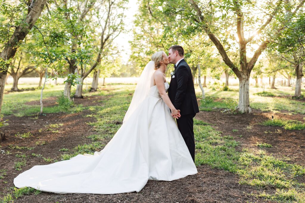 Elegant and Timeless Black and White wedding at The Barn at Pheasant Trail Ranch | Colleen + Trent