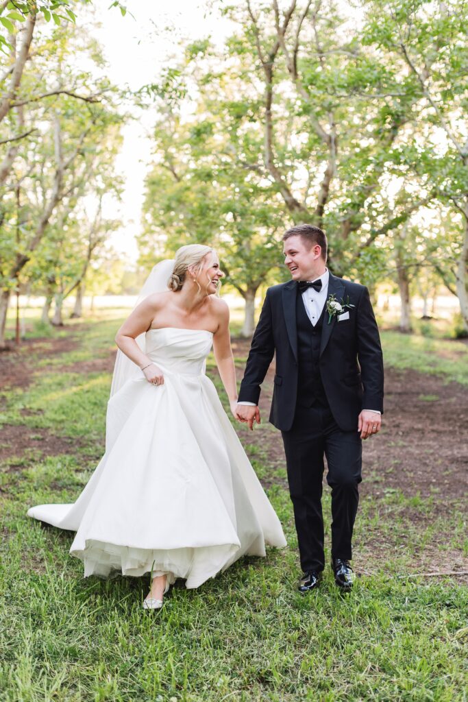 Elegant and Timeless Black and White wedding at The Barn at Pheasant Trail Ranch | Colleen + Trent