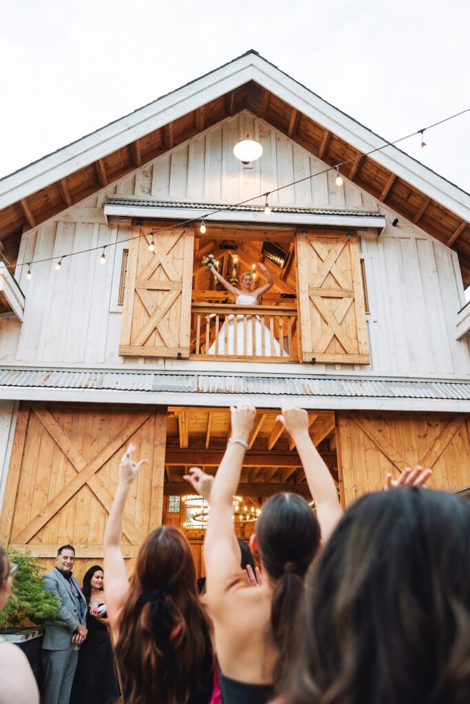 Elegant and Timeless Black and White wedding at The Barn at Pheasant Trail Ranch | Colleen + Trent